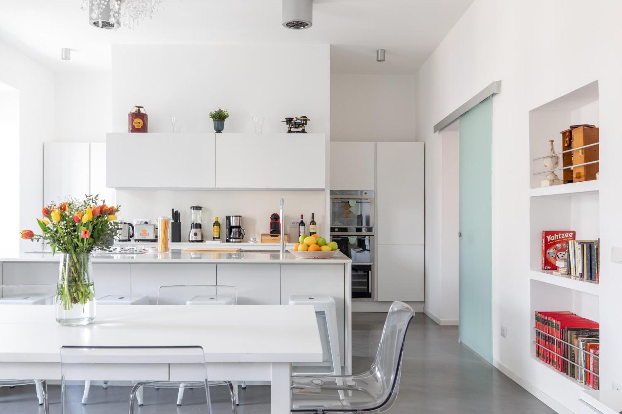 Trastevere Modern 4br 4baths, Wifi, Ac, Custom Kitchen, Living Roma