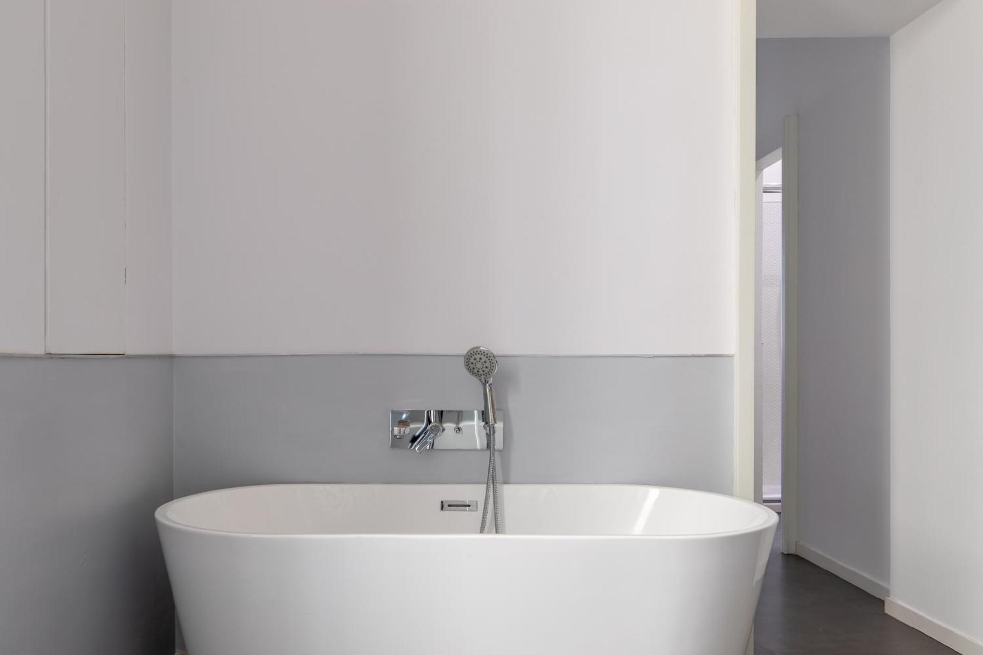 Trastevere Modern 4br 4baths, Wifi, Ac, Custom Kitchen, Living * Roma